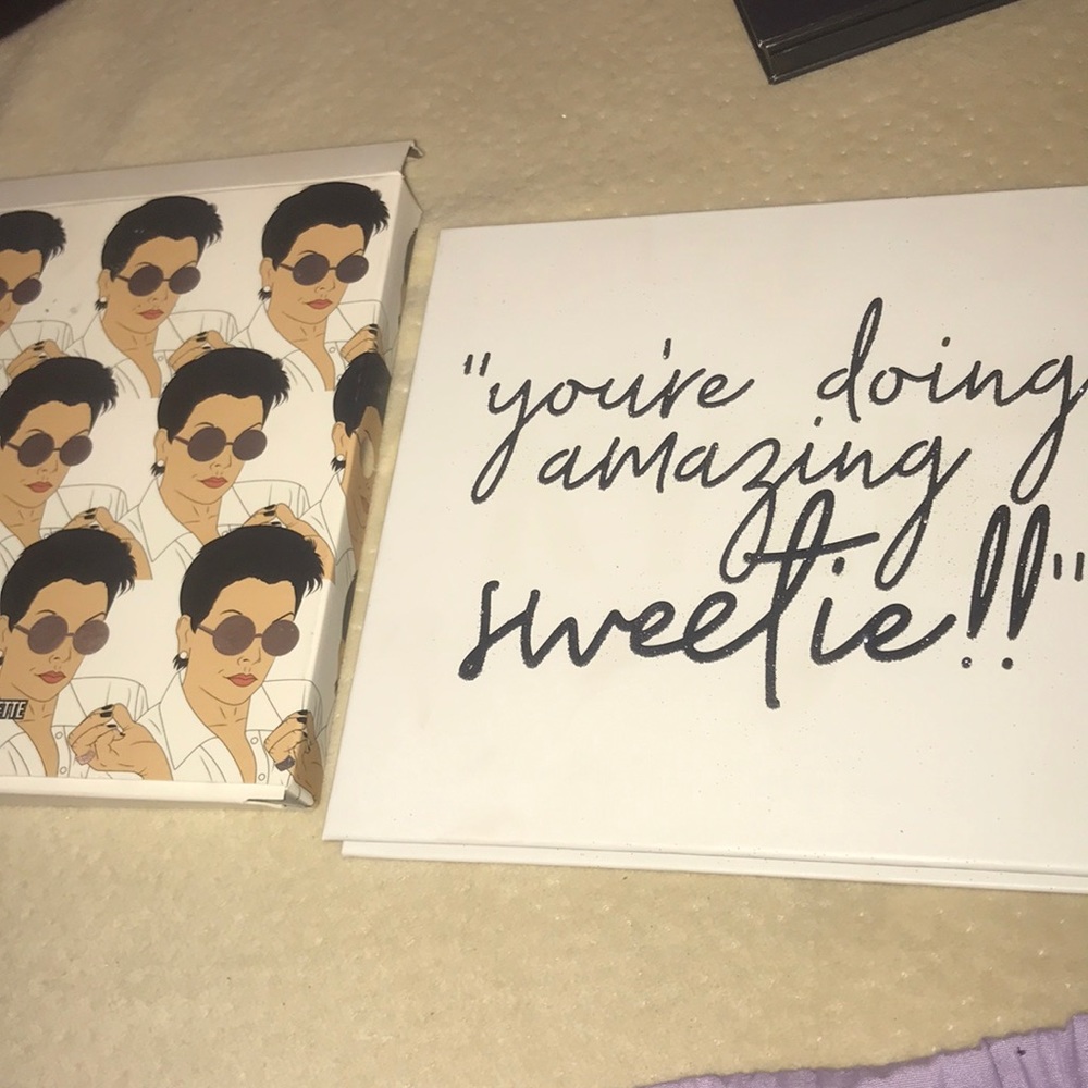 Kylie Cosmetics - Kris Jenner Face Palette